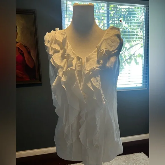 White sleeveless 100% linen top with ruffles in front. NWOT. Size Med - Picture 1 of 4